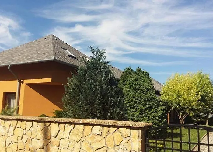 Rp Fitlife Es Vendeghaz בית הארחה